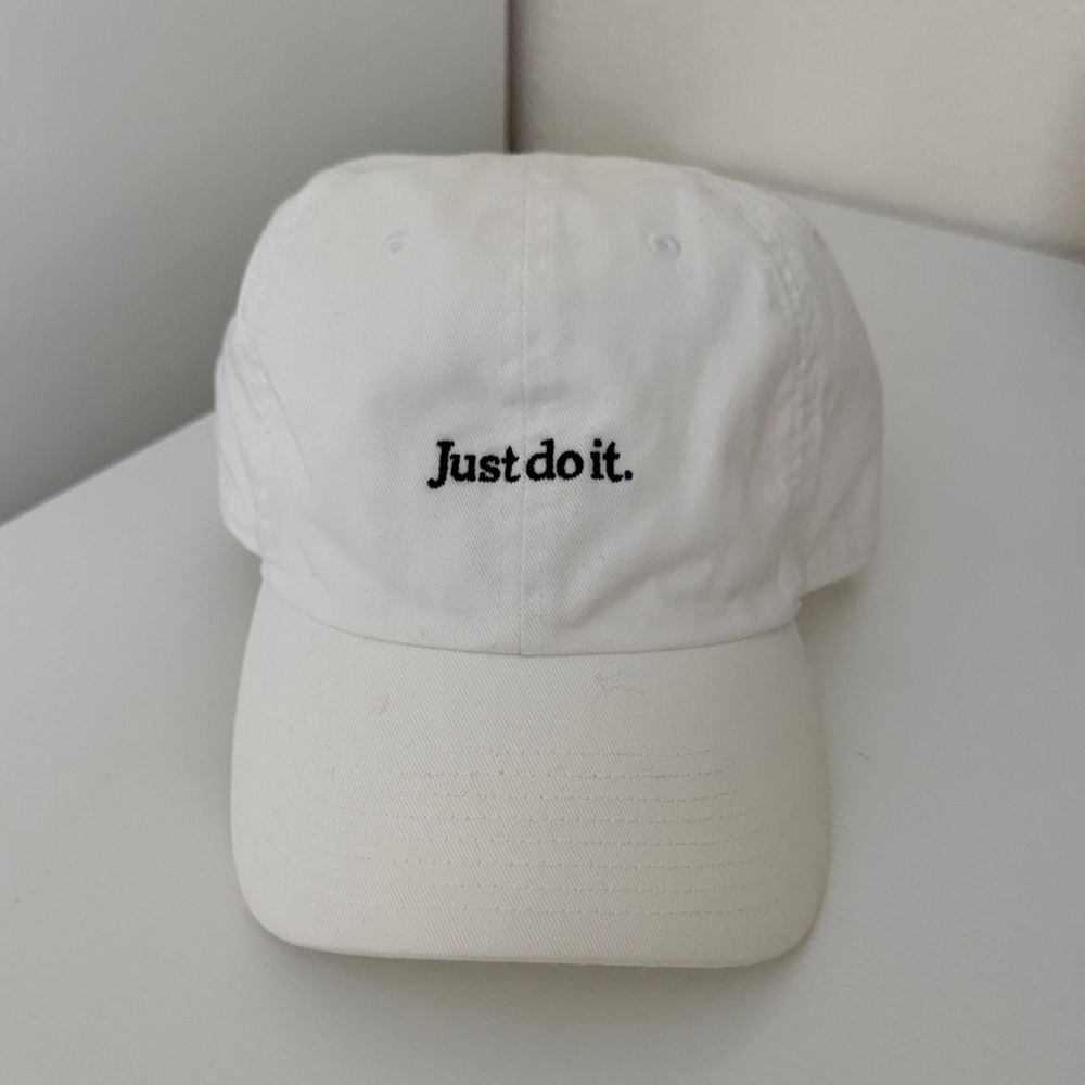Nike unisex White Cap with Black Just Do It Embroidery OS